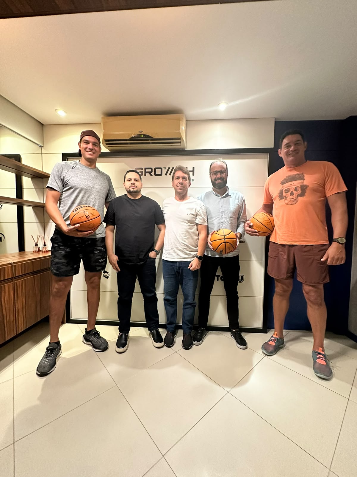 Sérgio Estevam Jr. com o time da Growth Venture
